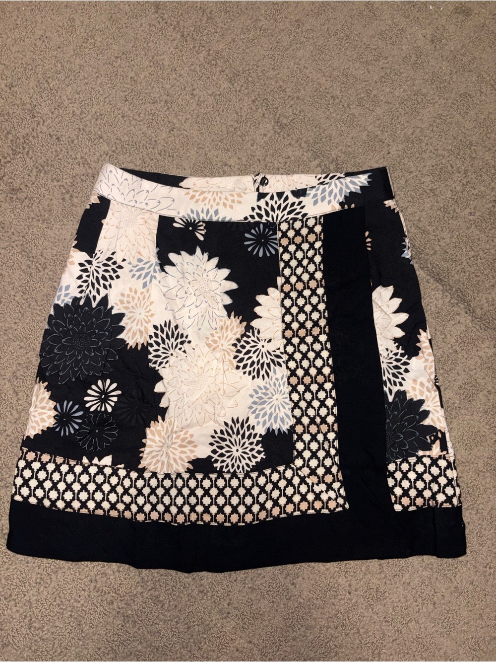 H&M Women’s Size 4, Floral Patchwork Mini Skirt in Black and Cream, Like NEW.